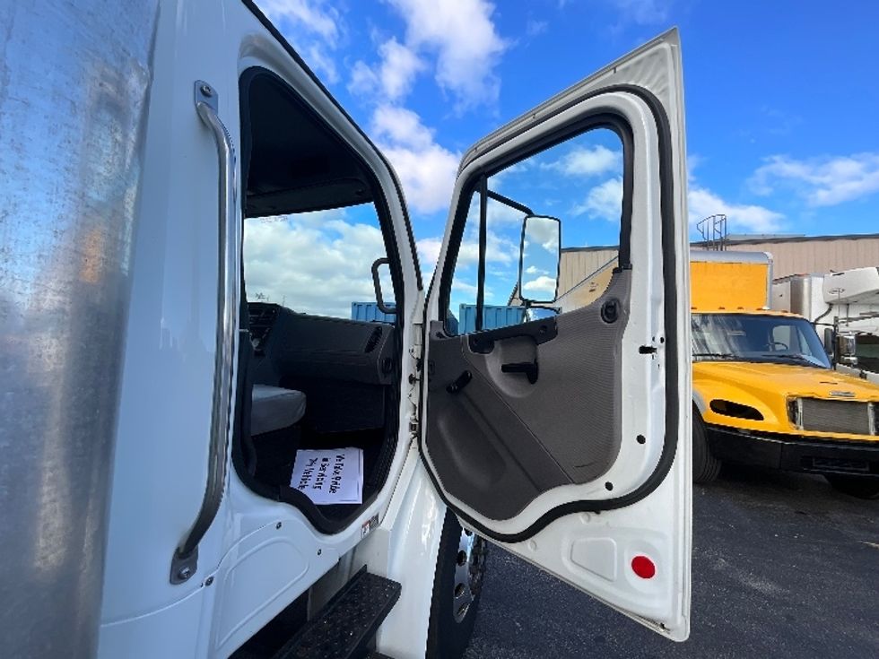 Medium Duty Box Truck-Light and Medium Duty Trucks-Freightliner-2019-M2-Burlington-ON-285,877\n\t\tkm-$ 64,750 - Image 20