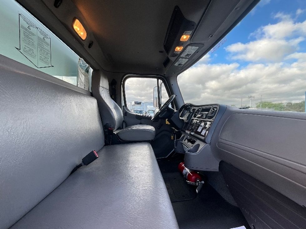 Medium Duty Box Truck-Light and Medium Duty Trucks-Freightliner-2019-M2-Burlington-ON-285,877\n\t\tkm-$ 64,750 - Image 21