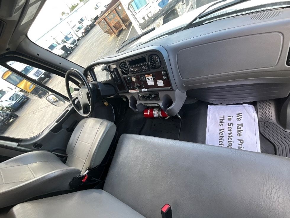 Medium Duty Box Truck-Light and Medium Duty Trucks-Freightliner-2019-M2-Burlington-ON-285,877\n\t\tkm-$ 64,750 - Image 24