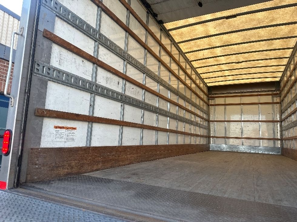 Medium Duty Box Truck-Light and Medium Duty Trucks-Freightliner-2019-M2-Burlington-ON-297,458\n\t\tkm-$ 58,000 - Image 11