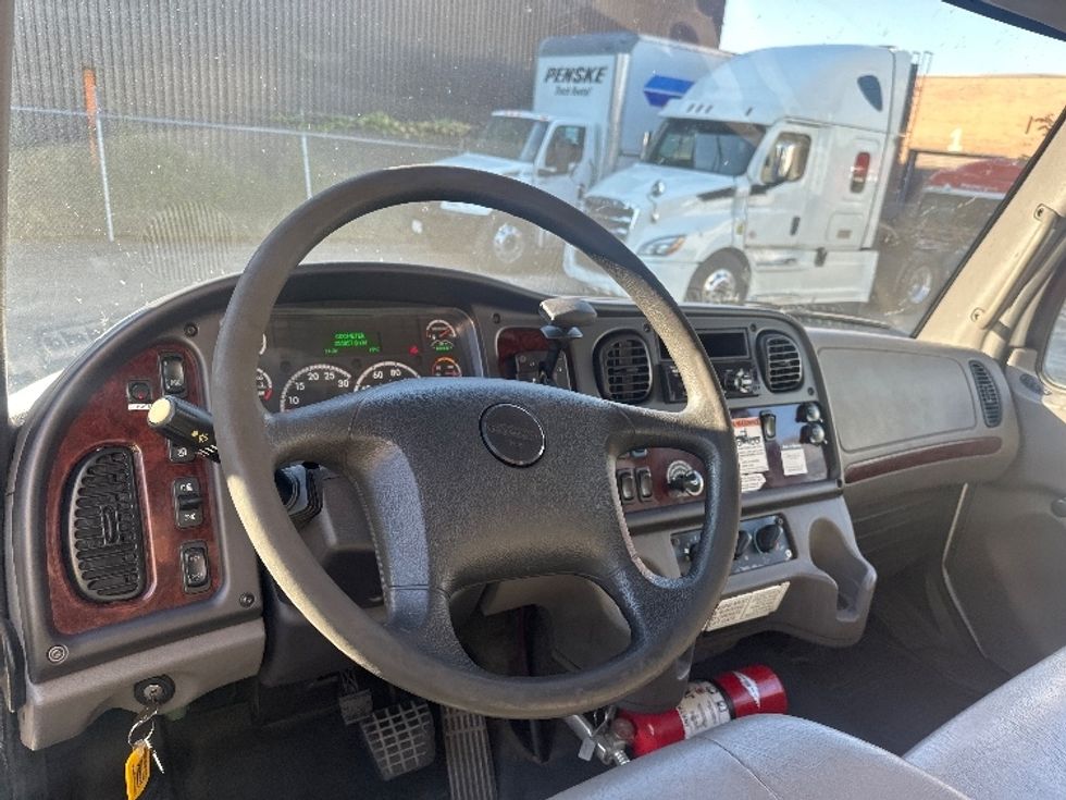 Medium Duty Box Truck-Light and Medium Duty Trucks-Freightliner-2019-M2-Burlington-ON-297,458\n\t\tkm-$ 58,000 - Image 18