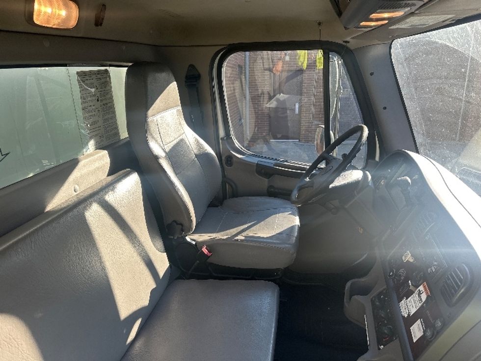 Medium Duty Box Truck-Light and Medium Duty Trucks-Freightliner-2019-M2-Burlington-ON-297,458\n\t\tkm-$ 58,000 - Image 22