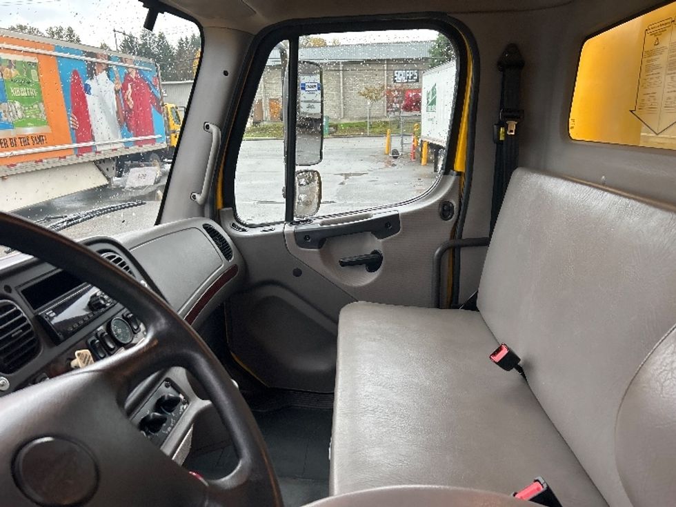 Medium Duty Box Truck-Light and Medium Duty Trucks-Freightliner-2019-M2-Burnaby-BC-160,814\n\t\tkm-$ 73,500 - Image 19