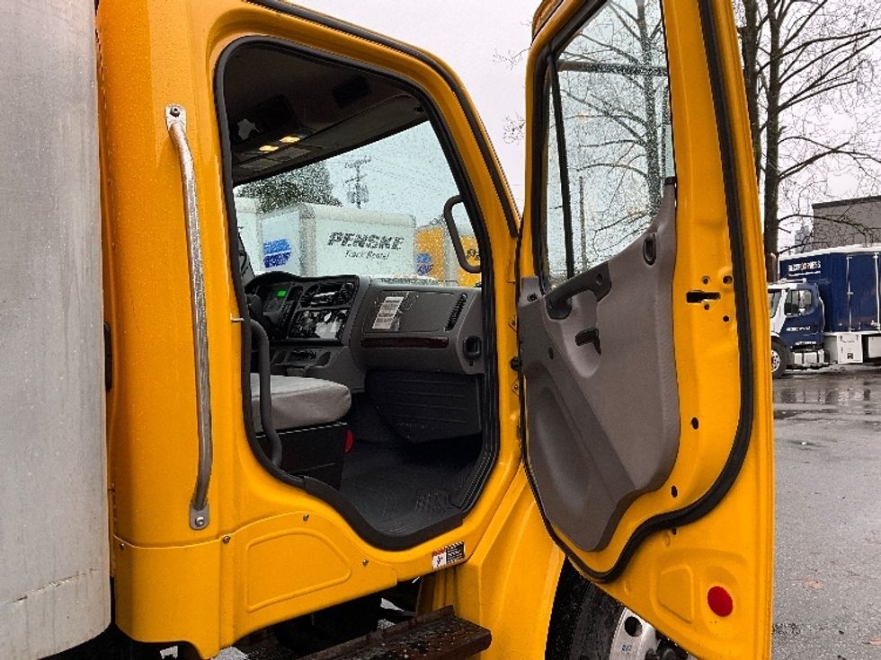 Medium Duty Box Truck-Light and Medium Duty Trucks-Freightliner-2019-M2-Burnaby-BC-177,745\n\t\tkm-$ 72,500 - Image 14