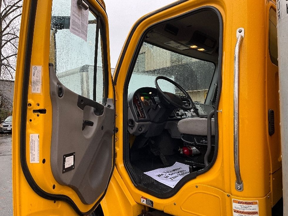 Medium Duty Box Truck-Light and Medium Duty Trucks-Freightliner-2019-M2-Burnaby-BC-177,745\n\t\tkm-$ 72,500 - Image 16