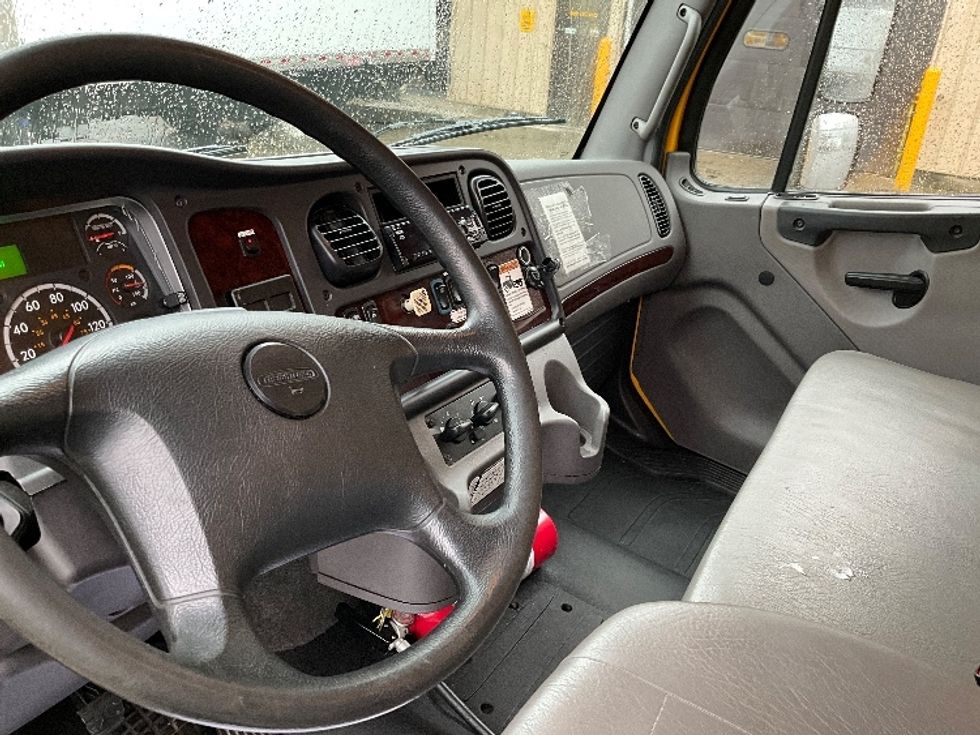 Medium Duty Box Truck-Light and Medium Duty Trucks-Freightliner-2019-M2-Burnaby-BC-177,745\n\t\tkm-$ 72,500 - Image 17