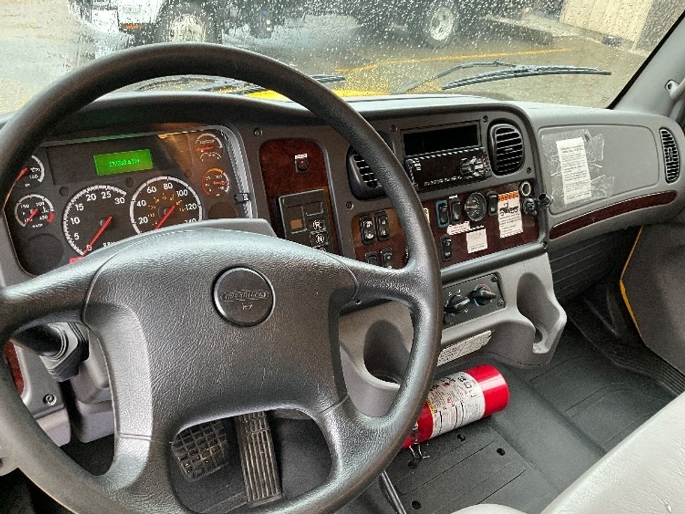 Medium Duty Box Truck-Light and Medium Duty Trucks-Freightliner-2019-M2-Burnaby-BC-177,745\n\t\tkm-$ 72,500 - Image 18