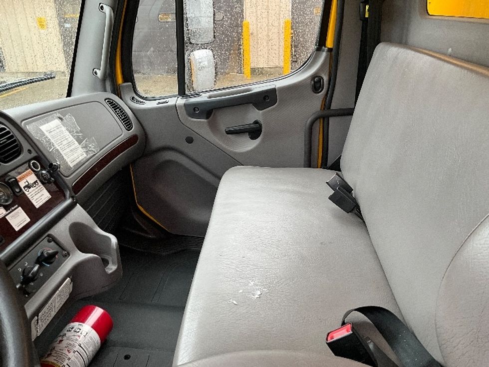 Medium Duty Box Truck-Light and Medium Duty Trucks-Freightliner-2019-M2-Burnaby-BC-177,745\n\t\tkm-$ 72,500 - Image 19