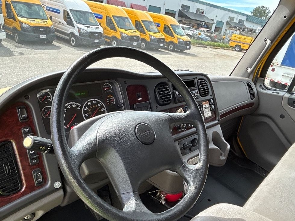 Medium Duty Box Truck-Light and Medium Duty Trucks-Freightliner-2019-M2-Burnaby-BC-185,889\n\t\tkm-$ 65,750 - Image 17