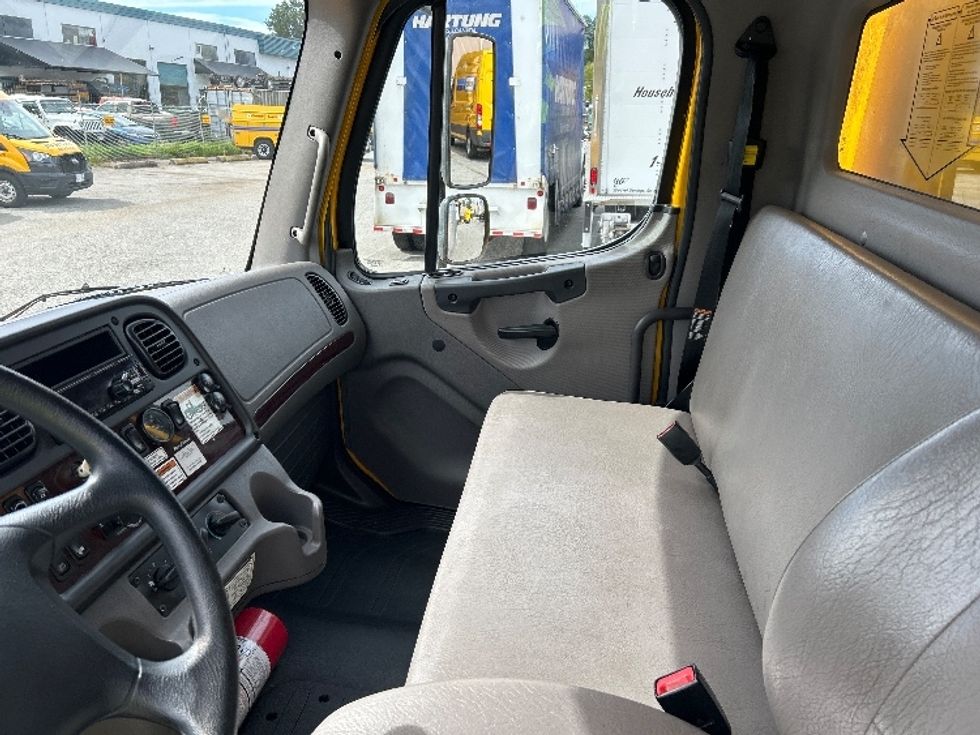 Medium Duty Box Truck-Light and Medium Duty Trucks-Freightliner-2019-M2-Burnaby-BC-185,889\n\t\tkm-$ 65,750 - Image 19