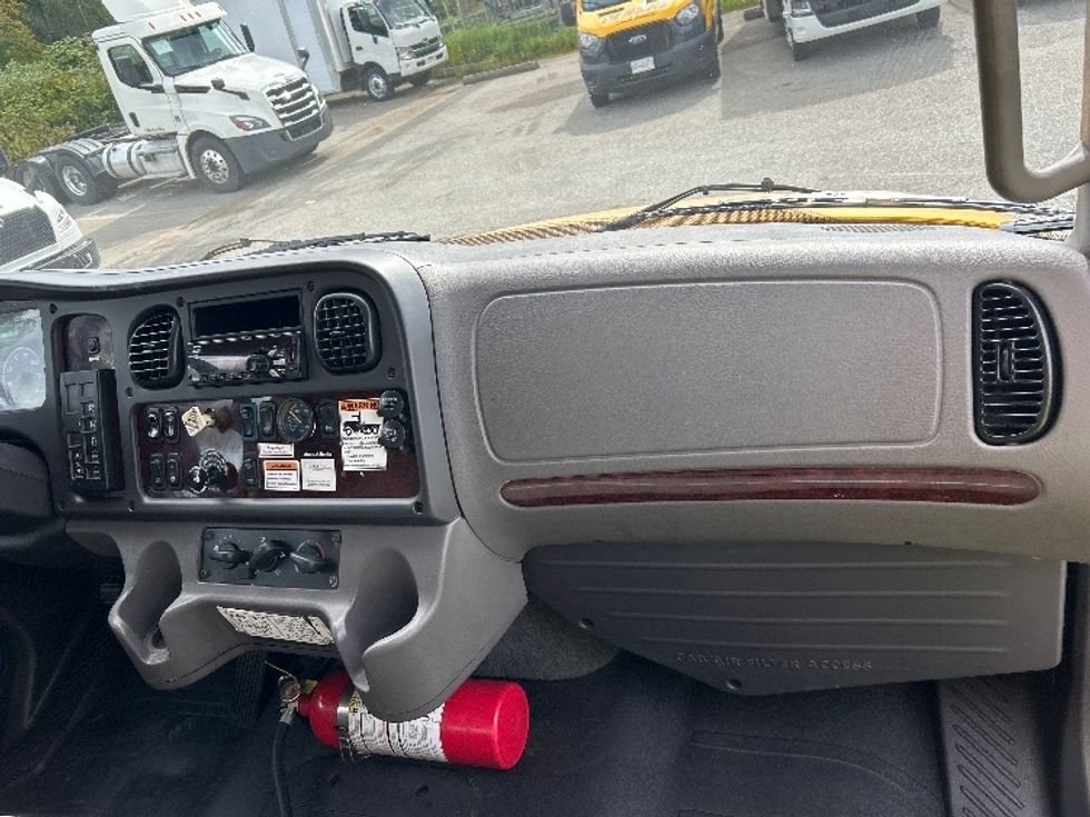 Medium Duty Box Truck-Light and Medium Duty Trucks-Freightliner-2019-M2-Burnaby-BC-185,889\n\t\tkm-$ 65,750 - Image 21