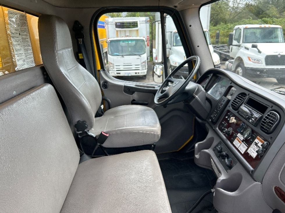 Medium Duty Box Truck-Light and Medium Duty Trucks-Freightliner-2019-M2-Burnaby-BC-185,889\n\t\tkm-$ 65,750 - Image 22