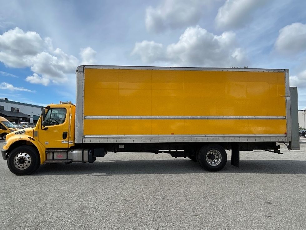 Medium Duty Box Truck-Light and Medium Duty Trucks-Freightliner-2019-M2-Burnaby-BC-185,889\n\t\tkm-$ 65,750 - Image 4