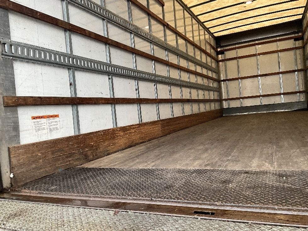 Medium Duty Box Truck-Light and Medium Duty Trucks-Freightliner-2019-M2-Burnaby-BC-190,792\n\t\tkm-$ 71,500 - Image 11