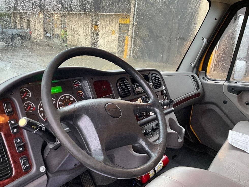 Medium Duty Box Truck-Light and Medium Duty Trucks-Freightliner-2019-M2-Burnaby-BC-190,792\n\t\tkm-$ 71,500 - Image 17