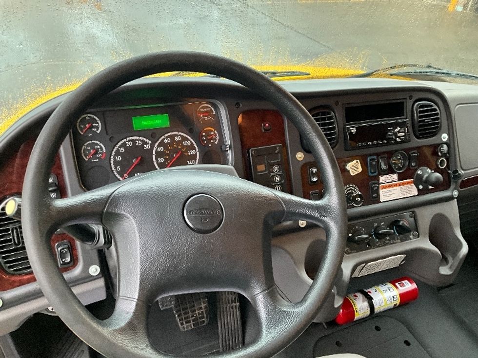 Medium Duty Box Truck-Light and Medium Duty Trucks-Freightliner-2019-M2-Burnaby-BC-190,792\n\t\tkm-$ 71,500 - Image 18