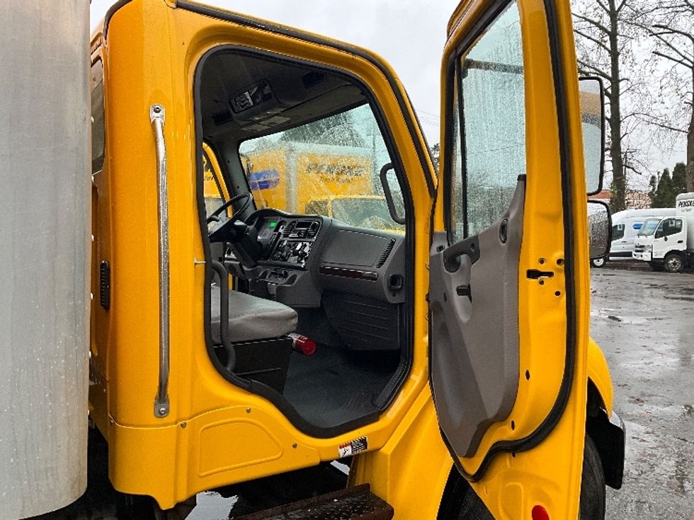 Medium Duty Box Truck-Light and Medium Duty Trucks-Freightliner-2019-M2-Burnaby-BC-190,792\n\t\tkm-$ 71,500 - Image 20