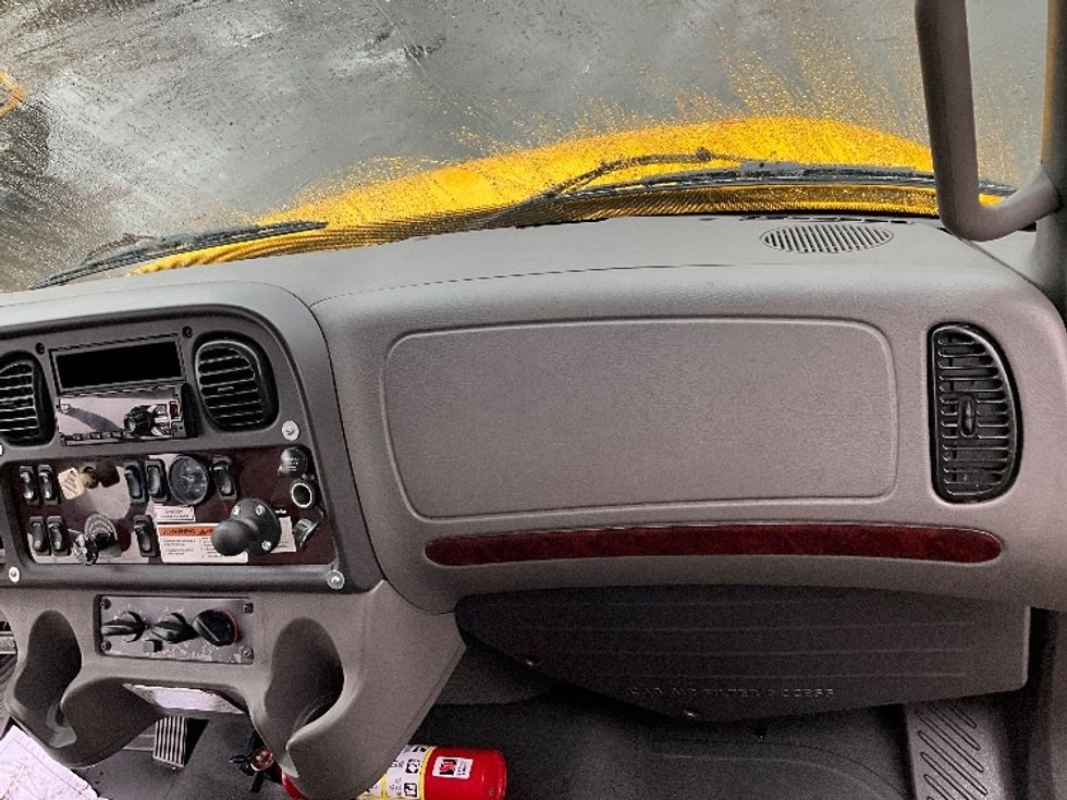 Medium Duty Box Truck-Light and Medium Duty Trucks-Freightliner-2019-M2-Burnaby-BC-190,792\n\t\tkm-$ 71,500 - Image 22