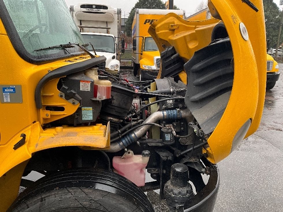 Medium Duty Box Truck-Light and Medium Duty Trucks-Freightliner-2019-M2-Burnaby-BC-190,792\n\t\tkm-$ 71,500 - Image 24