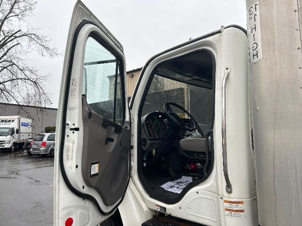 Medium Duty Box Truck-Light and Medium Duty Trucks-Freightliner-2019-M2-Burnaby-BC-228,891\n\t\tkm-$ 71,750 - Image 16