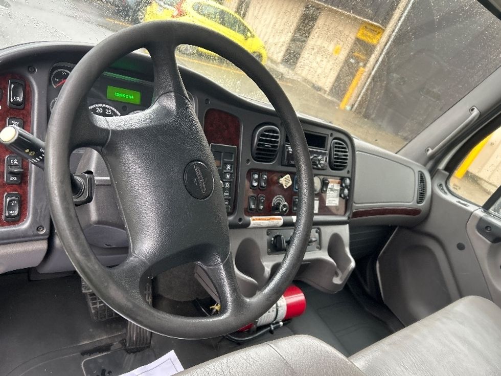 Medium Duty Box Truck-Light and Medium Duty Trucks-Freightliner-2019-M2-Burnaby-BC-228,891\n\t\tkm-$ 71,750 - Image 17