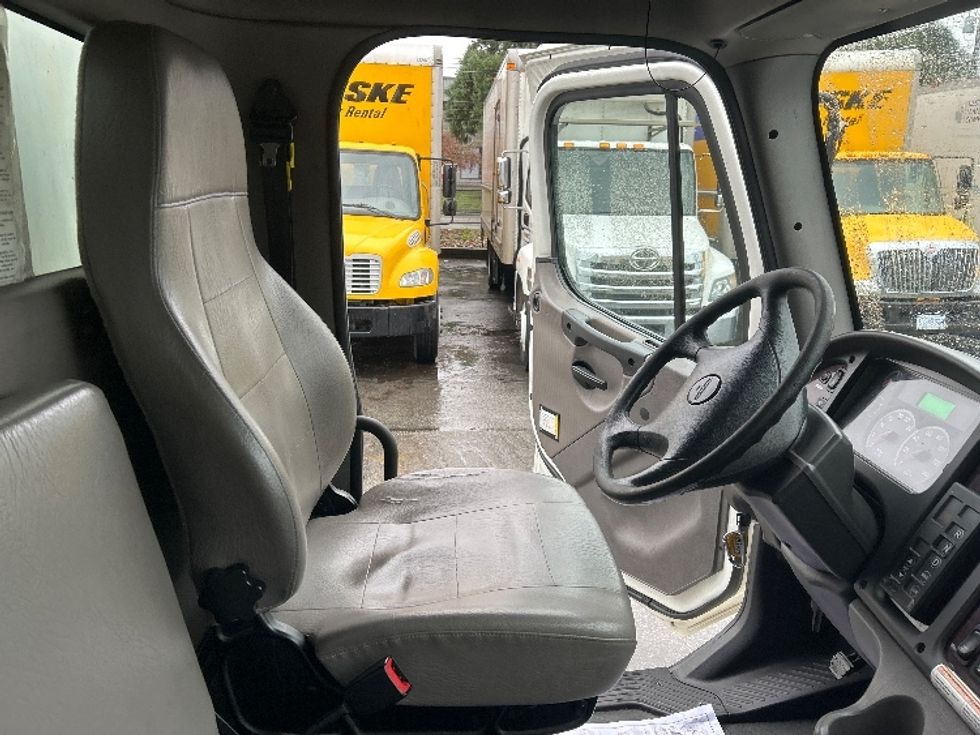 Medium Duty Box Truck-Light and Medium Duty Trucks-Freightliner-2019-M2-Burnaby-BC-228,891\n\t\tkm-$ 71,750 - Image 22