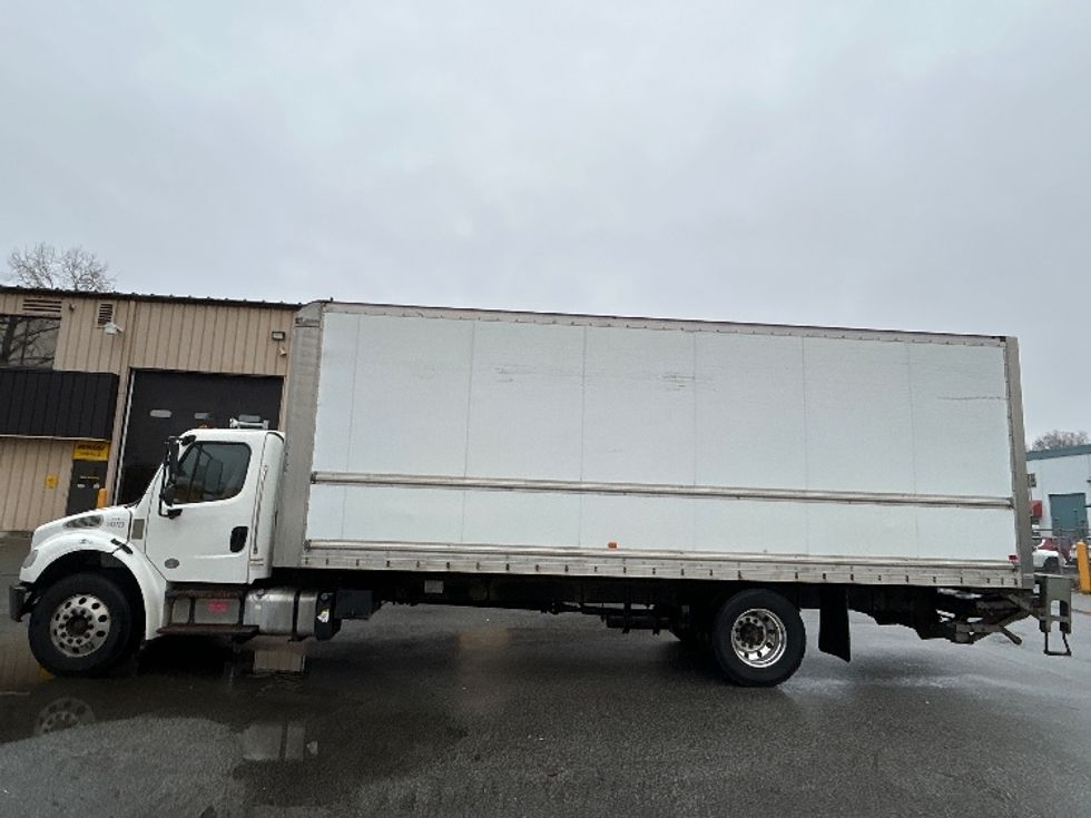 Medium Duty Box Truck-Light and Medium Duty Trucks-Freightliner-2019-M2-Burnaby-BC-228,891\n\t\tkm-$ 71,750 - Image 4