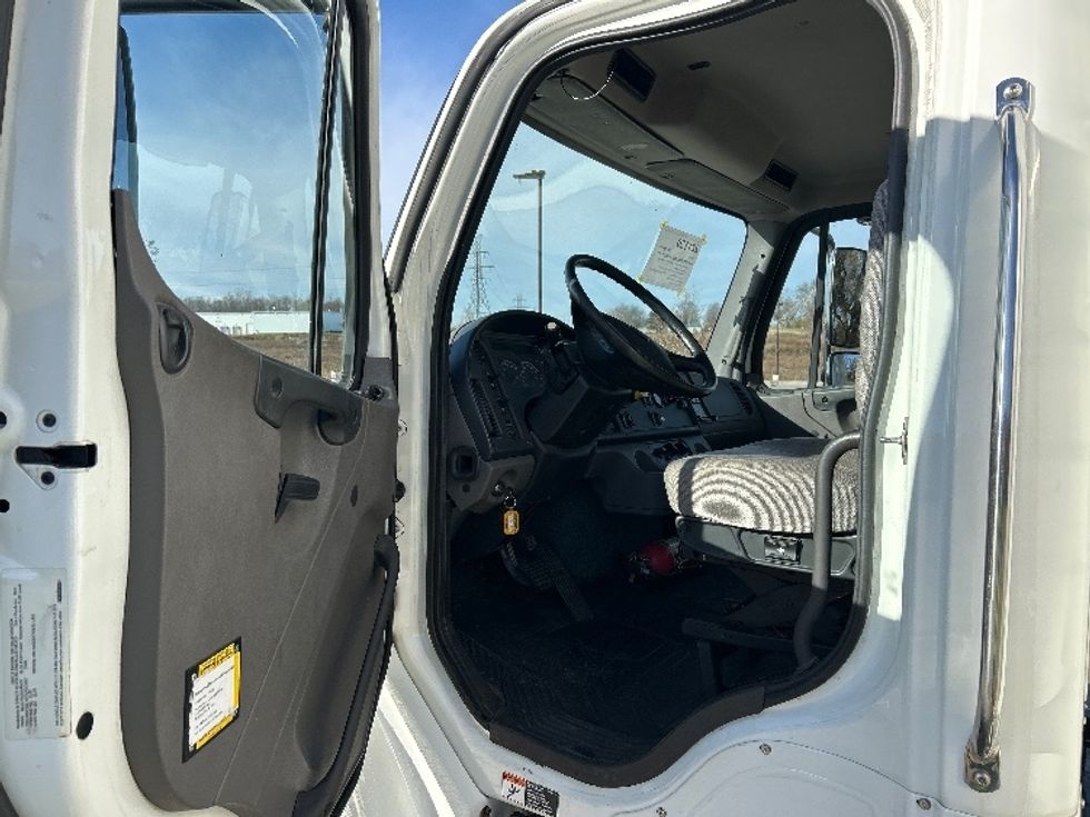 Medium Duty Box Truck-Light and Medium Duty Trucks-Freightliner-2019-M2-Byron Center-MI-127,833\n\t\tmiles-$ 58,500 - Image 15