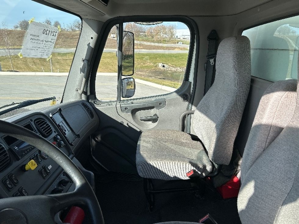 Medium Duty Box Truck-Light and Medium Duty Trucks-Freightliner-2019-M2-Byron Center-MI-127,833\n\t\tmiles-$ 58,500 - Image 18