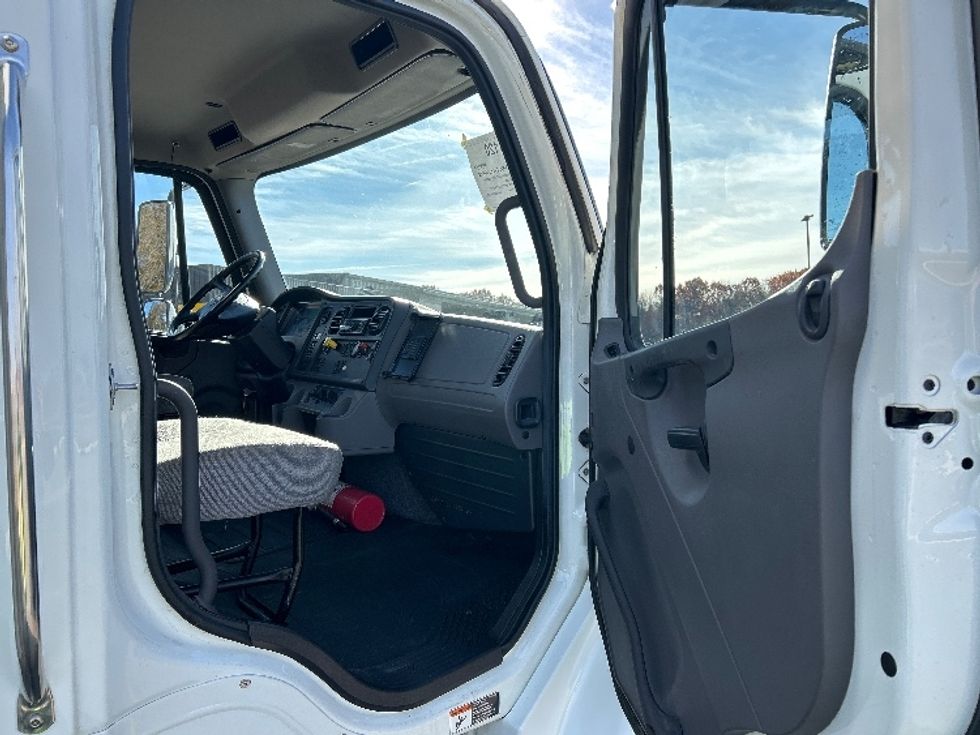 Medium Duty Box Truck-Light and Medium Duty Trucks-Freightliner-2019-M2-Byron Center-MI-127,833\n\t\tmiles-$ 58,500 - Image 19
