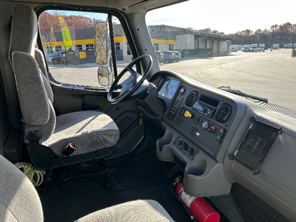 Medium Duty Box Truck-Light and Medium Duty Trucks-Freightliner-2019-M2-Byron Center-MI-127,833\n\t\tmiles-$ 58,500 - Image 21