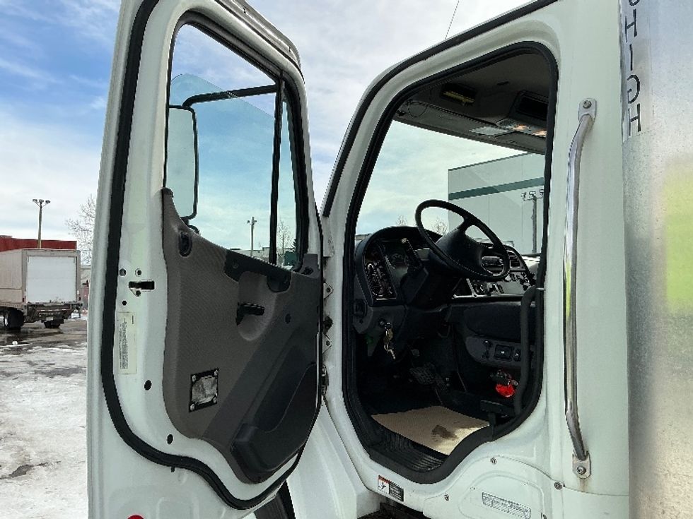 Medium Duty Box Truck-Light and Medium Duty Trucks-Freightliner-2019-M2-Calgary-AB-161,400\n\t\tkm-$ 73,500 - Image 16