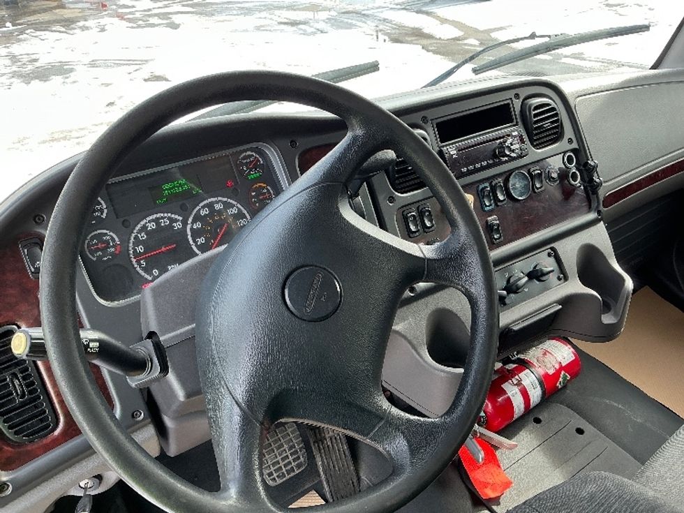 Medium Duty Box Truck-Light and Medium Duty Trucks-Freightliner-2019-M2-Calgary-AB-161,400\n\t\tkm-$ 73,500 - Image 17