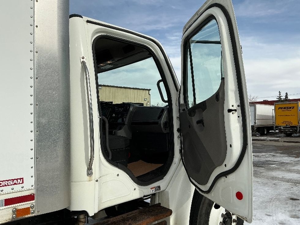 Medium Duty Box Truck-Light and Medium Duty Trucks-Freightliner-2019-M2-Calgary-AB-161,400\n\t\tkm-$ 73,500 - Image 20