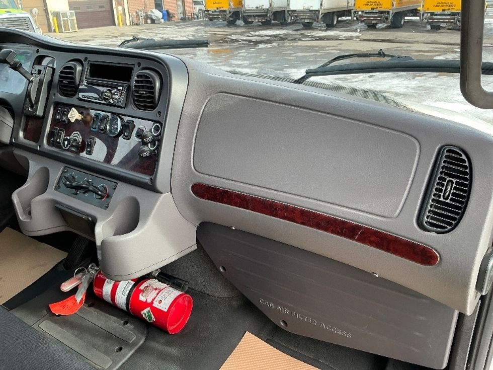 Medium Duty Box Truck-Light and Medium Duty Trucks-Freightliner-2019-M2-Calgary-AB-161,400\n\t\tkm-$ 73,500 - Image 21