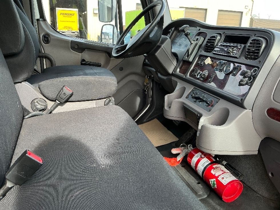 Medium Duty Box Truck-Light and Medium Duty Trucks-Freightliner-2019-M2-Calgary-AB-161,400\n\t\tkm-$ 73,500 - Image 22