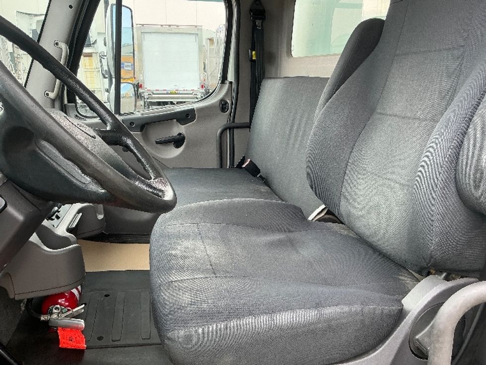 Medium Duty Box Truck-Light and Medium Duty Trucks-Freightliner-2019-M2-Calgary-AB-171,049\n\t\tkm-$ 71,750 - Image 19