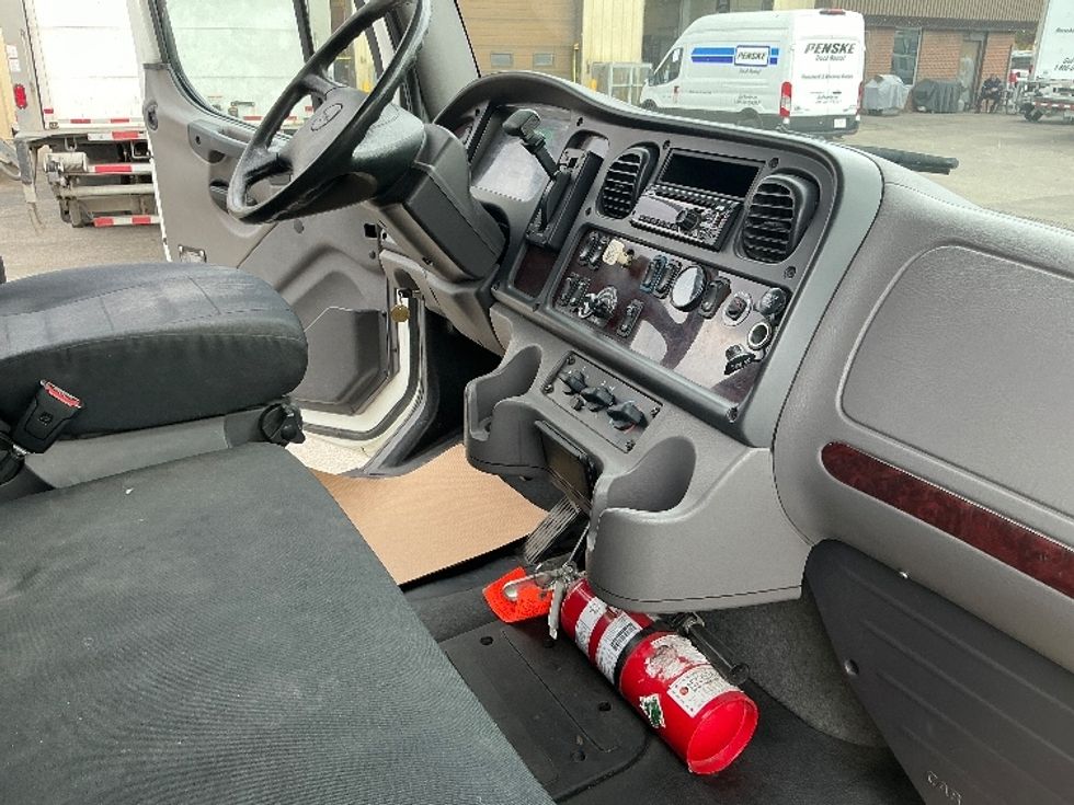 Medium Duty Box Truck-Light and Medium Duty Trucks-Freightliner-2019-M2-Calgary-AB-171,049\n\t\tkm-$ 71,750 - Image 22