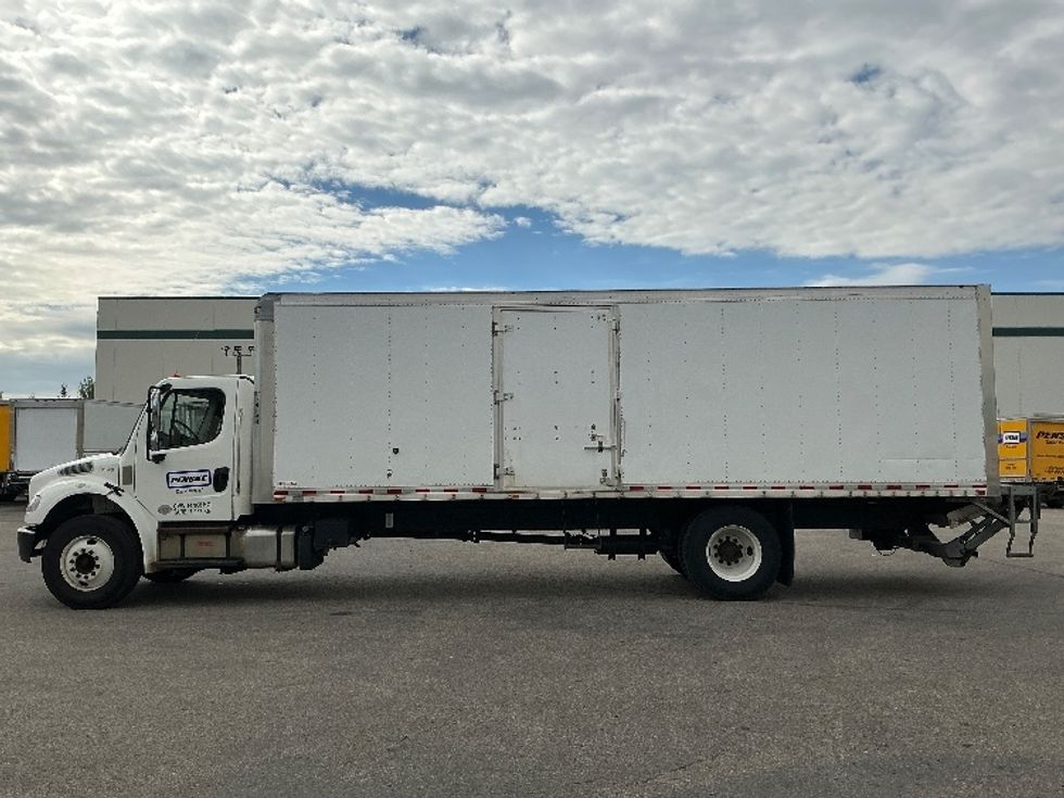 Medium Duty Box Truck-Light and Medium Duty Trucks-Freightliner-2019-M2-Calgary-AB-171,049\n\t\tkm-$ 71,750 - Image 4
