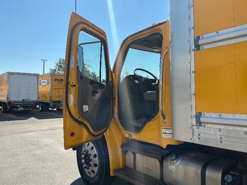 Medium Duty Box Truck-Light and Medium Duty Trucks-Freightliner-2019-M2-Calgary-AB-223,687\n\t\tkm-$ 61,500 - Image 16