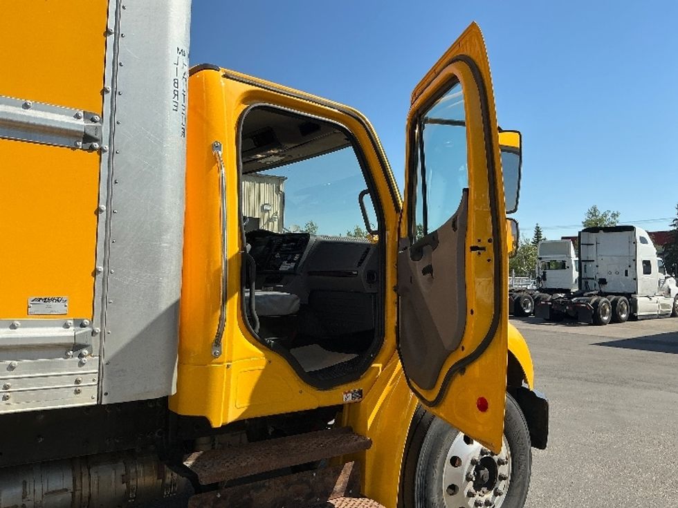 Medium Duty Box Truck-Light and Medium Duty Trucks-Freightliner-2019-M2-Calgary-AB-223,687\n\t\tkm-$ 61,500 - Image 20