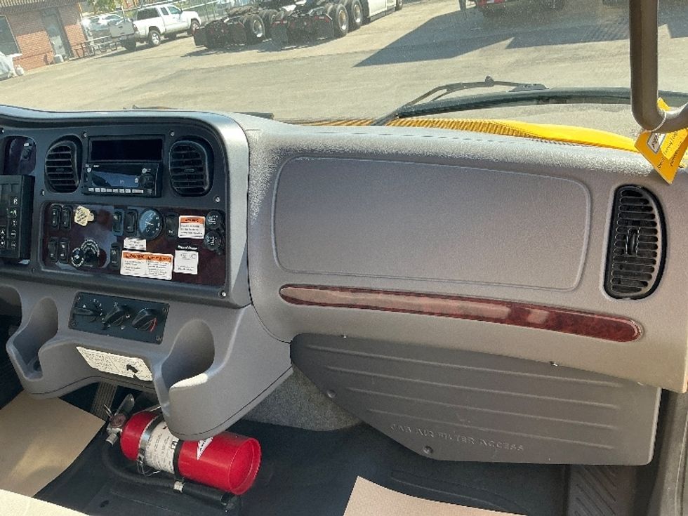 Medium Duty Box Truck-Light and Medium Duty Trucks-Freightliner-2019-M2-Calgary-AB-223,687\n\t\tkm-$ 61,500 - Image 21