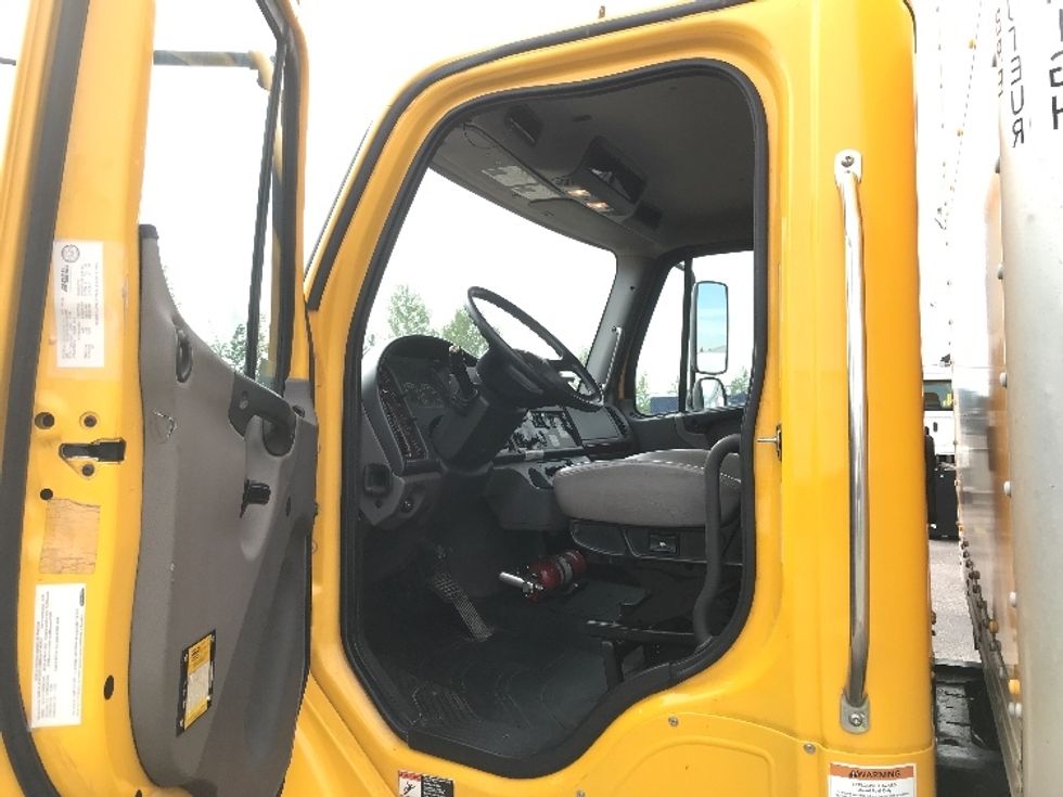Medium Duty Box Truck-Light and Medium Duty Trucks-Freightliner-2019-M2-Calgary-AB-226,056\n\t\tkm-$ 68,000 - Image 16