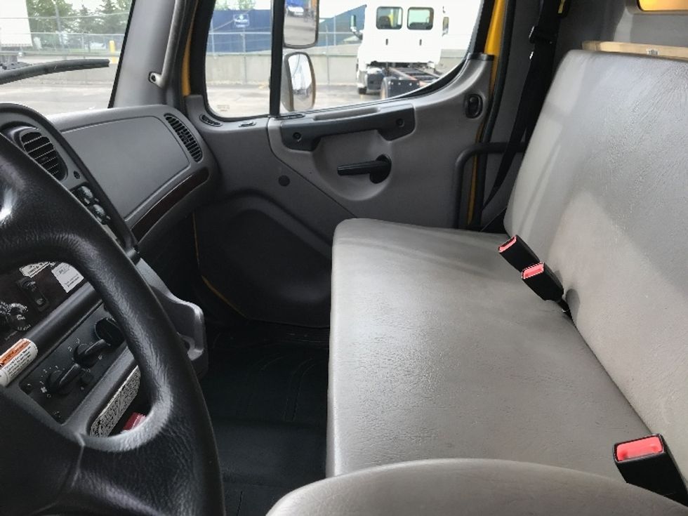 Medium Duty Box Truck-Light and Medium Duty Trucks-Freightliner-2019-M2-Calgary-AB-226,056\n\t\tkm-$ 68,000 - Image 19