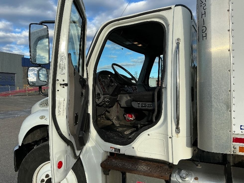 Medium Duty Box Truck-Light and Medium Duty Trucks-Freightliner-2019-M2-Calgary-AB-248,803\n\t\tkm-$ 69,750 - Image 17