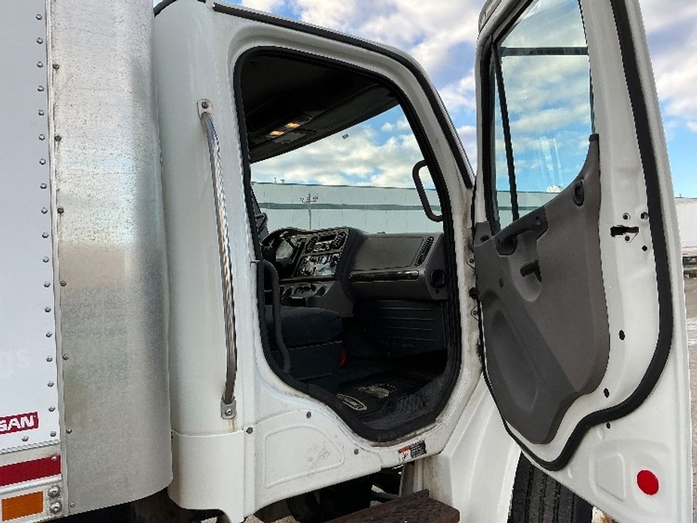 Medium Duty Box Truck-Light and Medium Duty Trucks-Freightliner-2019-M2-Calgary-AB-248,803\n\t\tkm-$ 69,750 - Image 20
