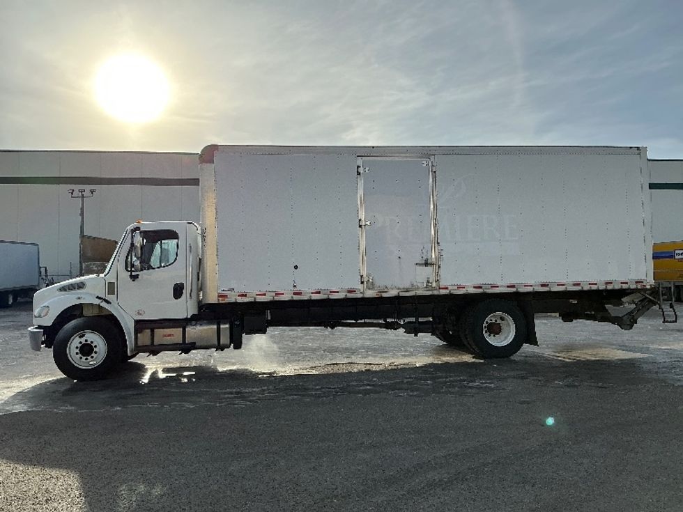 Medium Duty Box Truck-Light and Medium Duty Trucks-Freightliner-2019-M2-Calgary-AB-248,803\n\t\tkm-$ 69,750 - Image 4