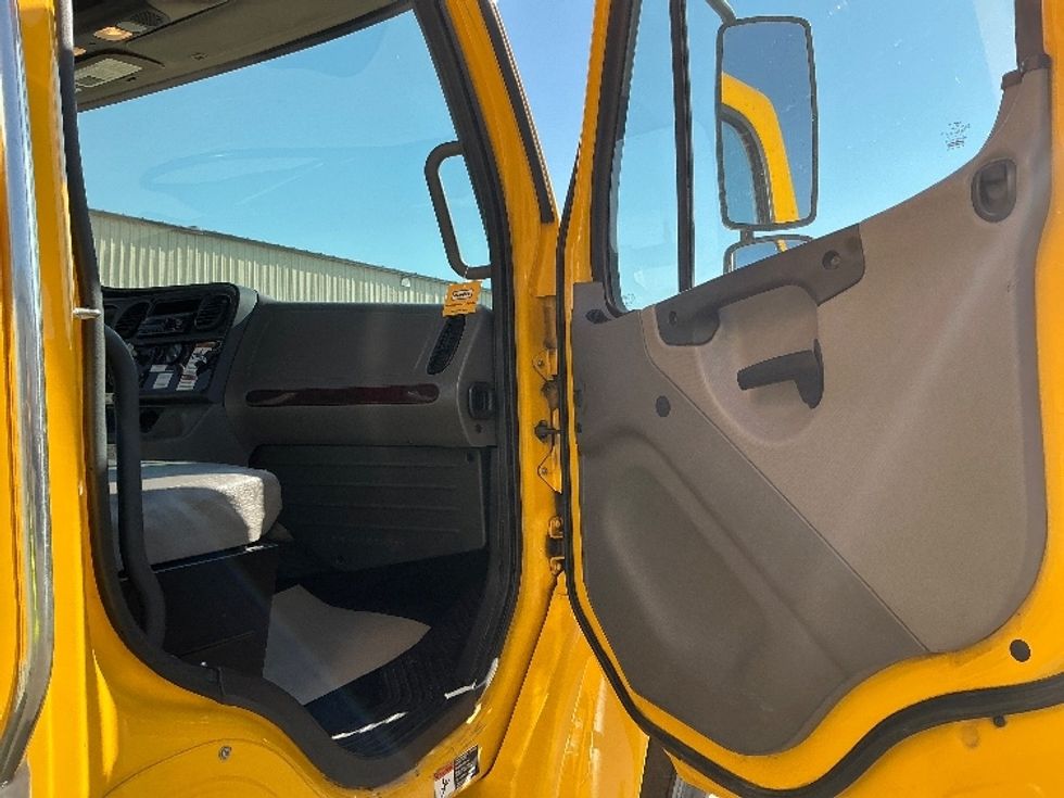 Medium Duty Box Truck-Light and Medium Duty Trucks-Freightliner-2019-M2-Calgary-AB-269,202\n\t\tkm-$ 60,750 - Image 20