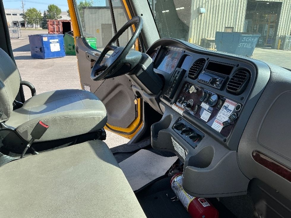 Medium Duty Box Truck-Light and Medium Duty Trucks-Freightliner-2019-M2-Calgary-AB-269,202\n\t\tkm-$ 60,750 - Image 22