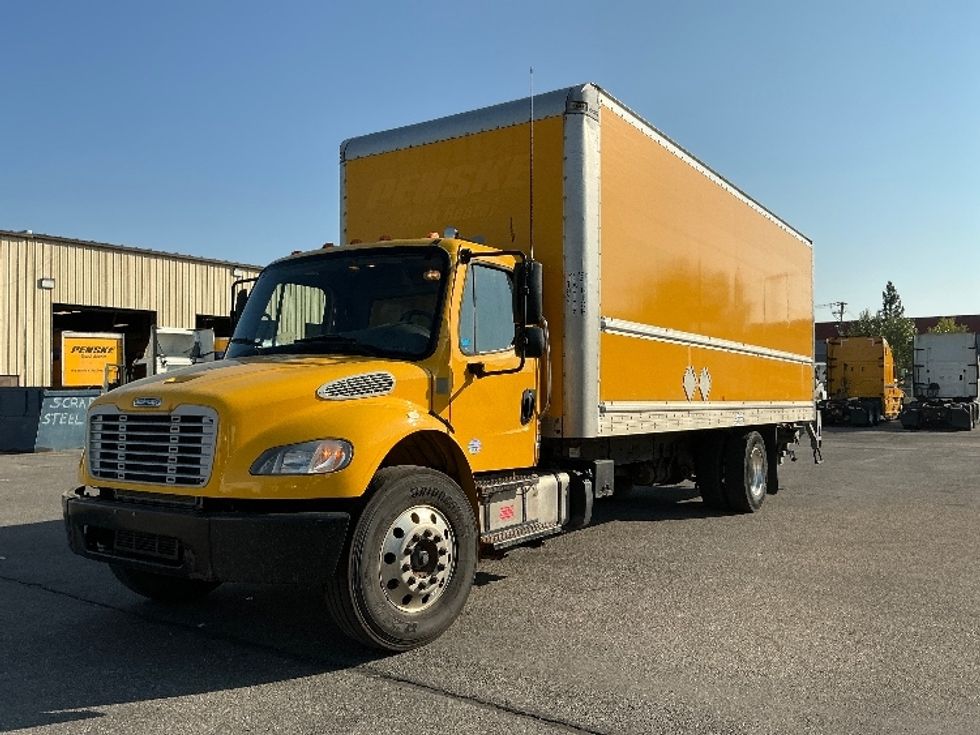 Medium Duty Box Truck-Light and Medium Duty Trucks-Freightliner-2019-M2-Calgary-AB-275,865\n\t\tkm-$ 64,500 - Image 1